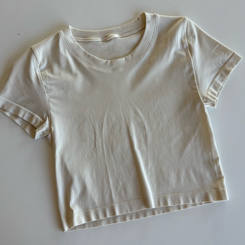 Aritzia Smooth Seamless Willow Cropped Tee Ivory Cream - Picture 6 of 6